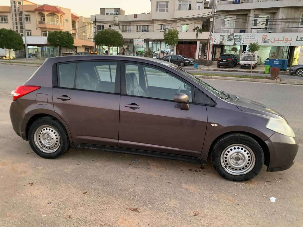 اخواني نيسان تيدا للبيع لون عنابي موديل 2009 المرغوب بيها قطعتين صبغ فقط بدون دواخل رقم جديد غرامه ٢٠٠ الف ينزل من سعرها سستم غاز الايطالي محرك وگير شرط وكاله مامبدلين سيارة موجوده بدهوك باسم راعيها وكاله تحويل الي تريده ثاني يوم سعرها 95 ورقه وبيها فد مجال 

للاستفسار رساله خاص او واتساب  *********** موصل, نينوى
