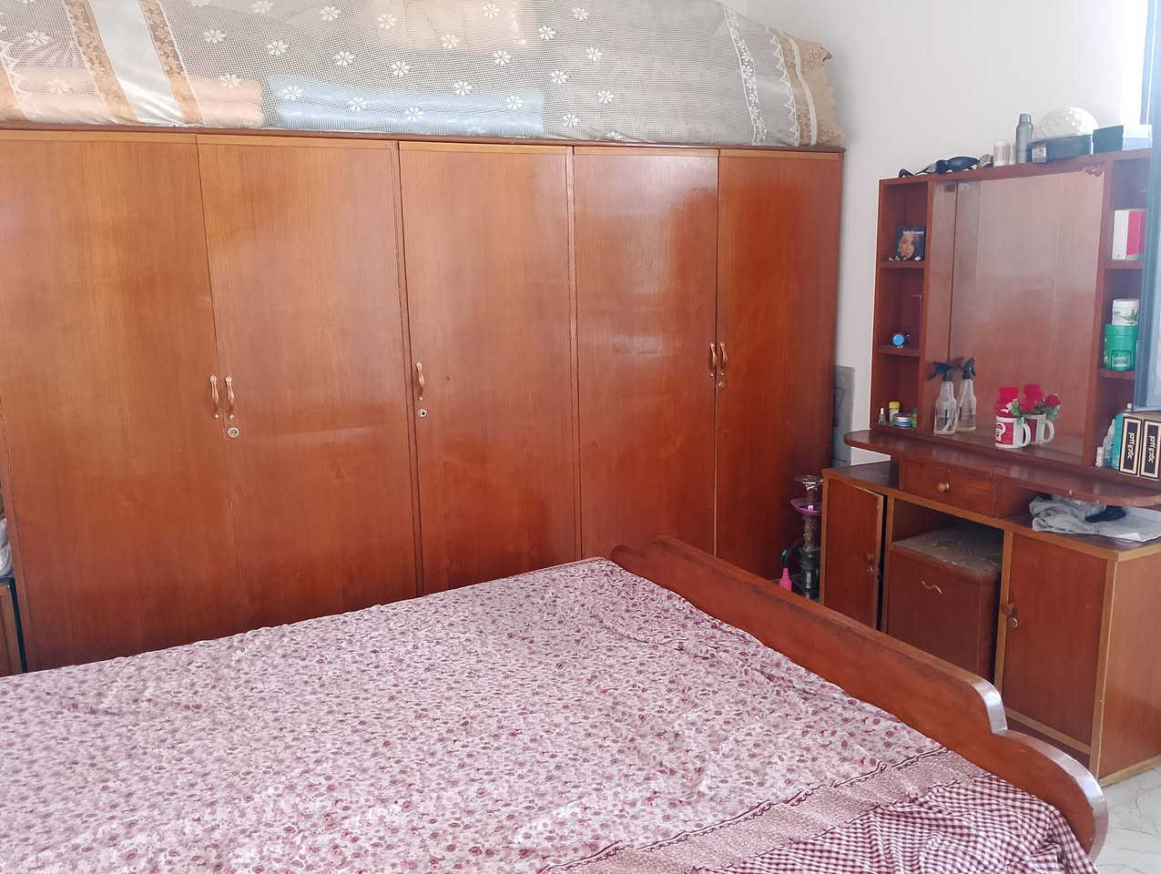 غرفه نوم للبيع نظيفه ما بيها عيب  حي الانتصار  *********** بي وتساب  تحياتي للجميع  سعر 375
