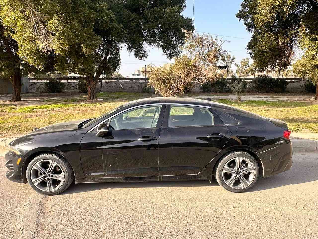 السلام عليكم 
K5   EX للبيع 
ماشية 13 ميل 
فول مواصفات 
بصمات عدد 2 
1.6 T 

والحادث مثل مموضح بالصورة 
السيارة داخلة بكتاب شهداء والوكالة بأسمي  
السعر 195
( مكلف بالنشر )للاستفسار على الرقم 
***********
