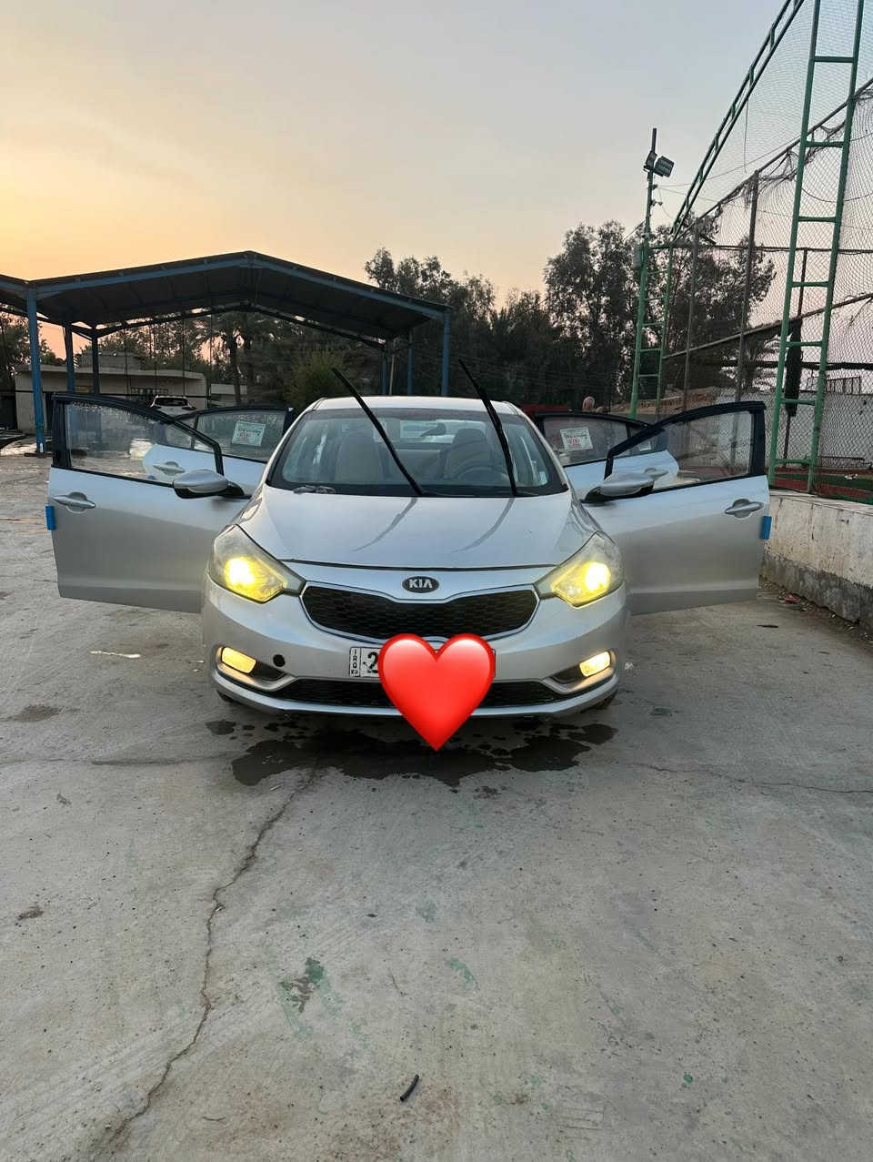 سيراتو موديل 2014 لون سلفر سياره جديده بيهه قطعتين كلير للجماليه بدون دواخل سعر 115وبيهه مجال قليل مكان السياره واسط الزبيديه رقم اربيل ***********
***********
