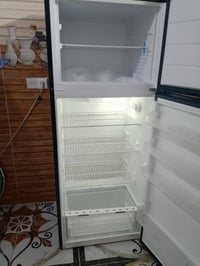 ثلاجة • نضيفه • بدون عيب
