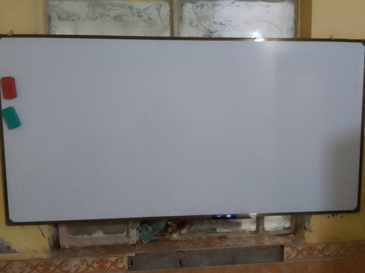 السلام عليكم
كراسي عدد 12 السعر 60000
سبورة حجم كبير السعر 50000
سبورة حجم صغير السعر 25000
للعلم كلهن جدد مامستخدمات 
للاستفسار ***********
