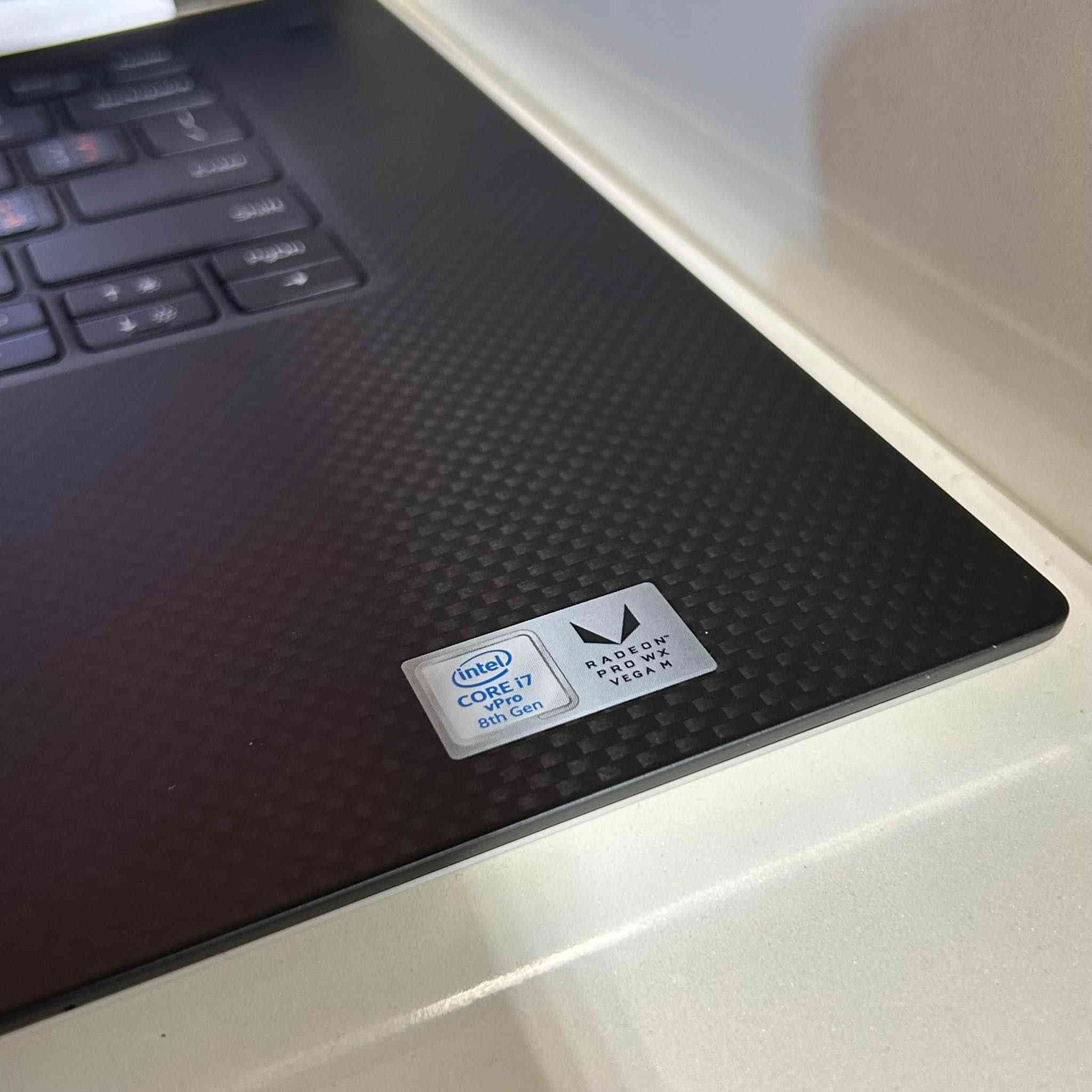 Dell Precision 5530

🔥 لابتوب لمس قلاب 4K – تجربة فخامة حقيقية

مو بس لابتوب…
📱💻 تابلت + لابتوب بجهاز واحد

شاشة 4K لمس قلاب 360°
تقلبه، ترسم عليه، تعرض مشاريعك، أو تستخدمه عرض تقديمي بكل أناقة 🔥

⸻

💎 المواصفات:

⚡ Core i7-8706G بسرعة 3.1GHz
4 Cores / 8 Threads – أداء ثابت وسريع

🧠 رام 16GB DDR4
يشغل برامج التصميم والمونتاج بدون مشاكل

💾 512GB Samsung NVMe SSD
سرعة عالية ومساحة ممتازة

🎮 كرت شاشة خارجي AMD Radeon Pro WX Vega M GL 4GB
كرت احترافي نادر وقوي للتصميم والجرافيك

🖥️ شاشة 15.6 إنج 4K Ultra HD
وضوح خرافي + لمس + قلاب 360 درجة

⌨️ كيبورد عربي / إنكليزي
🖥️ ويندوز 11 برو 25H2 أحدث إصدار

⸻

🔌 المنافذ:

✔️ شحن Type-C
✔️ 4 منافذ Thunderbolt
✔️ مدخل سماعة 3.5
✔️ Micro SD
✔️ زر معرفة نسبة الشحن بدون فتح الجهاز 🔋

⸻

🎁 الهدايا المجانية:

🎒 حقيبة
🖱️ ماوس واير ضوئي
🖤 ماوس باد Razer
🎧 سماعات أذن
📱 ستاند هاتف
🔌 شاحن

⸻

🚚 توصيل مجاني لكل العراق
📦 يوصللك مغلف ومحمي 100%
🔁 ضمان 7 أيام استبدال فوري

⸻

💰 السعر: 750,000 دينار

📍 شارع فلسطين – تقاطع الموال – فرع بركر سلام

⸻

هذا الجهاز مثالي للطلاب، المصممين، رجال الأعمال، وأي شخص يريد فخامة + مرونة + شاشة 4K لمس 🔥 بغداد, العراق


**إذا كنت صاحب هذا الإعلان وتريد حذفه لأي سبب، رجاءا أرسل رسالة إلى الدعم الفني**