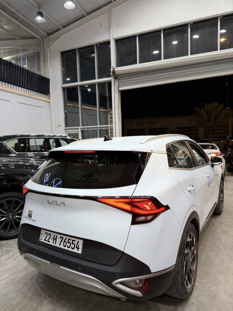 كيا سبورتج 2023 
ماشية 66 الف كيلو 
كراسي كهرباء
كشنات تدفئة
ستيرن تدفئة 
كامرة خلفية
حساس امامي خلفي 
بدون صبغ بدون بارد بيهة فقط ركن الدعامية الخلفية 
مكان السيارة بغداد الكاظمية جكوك 
السعر  20,500 وبيهة مجال بسيط 🔥🔥
***********
