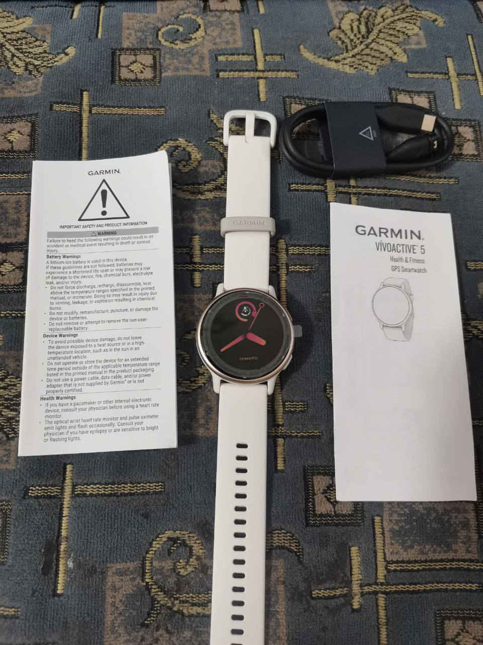 Garmin Vivoactive 5
تدعم اللغه العربية 🚨

الحالة:  openbox فتح كارتون ✅
اللون: ابيض كريمي

🚚متوفر توصيل جميع المحافظات 

المميزات/

الشاشة  AMOLED لمس تدعم اللغة العربية 
• زجاج Corning Gorilla للحماية
🔹 الأداء والبطارية 🔋 حتى 11 يوم 
⚡ شحن سريع وسلكي مع كابل مرفق
🔹 المستشعرات 📡 GPS / GLONASS / Galileo
❤️ مستشعر نبض القلب Garmin Elevate
🩸 Pulse Ox لقياس نسبة الأوكسجين
📈 Accelerometer
🔆 حساس ضوء للشاشة
🔹 تتبع النشاط والصحة ✔️ تتبع نبض القلب 24/7
✔️ قياس مستوى الأكسجين في الدم
✔️ تتبع النوم وتحليل مراحل النوم
✔️ Body Battery (طاقة الجسم اليومية)
✔️ متابعة التوتر والتنفس
✔️ تتبع الحيض والدورة الشهرية
🔹 الأنشطة الرياضية 🏃‍♂️ جري خارجي/داخلي
🚴‍♀️ دراجة
🏊‍♀️ سباحة (مقاومة 5ATM)
🏋️‍♂️ نادي وتمارين
🧘 يوغا – بيلاتس – HIIT وأكثر من 30 وضع رياضي
🔹 الخصائص الذكية 📲 إشعارات للمكالمات والرسائل
📀 ذاكرة داخلية للموسيقى
🎧 تشغيل الموسيقى عبر سماعات بلوتوث
📍 Find My Phone / Find My Watch
📊 تطبيق Garmin Connect لمتابعة كل بياناتك


**إذا كنت صاحب هذا الإعلان وتريد حذفه لأي سبب، رجاءا أرسل رسالة إلى الدعم الفني**