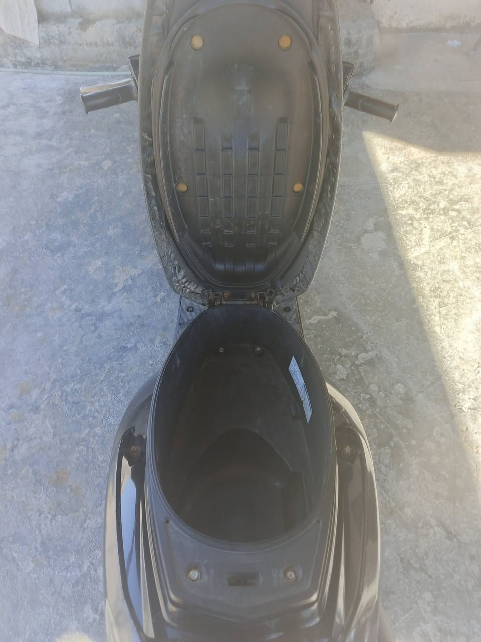 السلام عليكم
جي تي ار لون اسود
دراجه بلاديه
سلف نكره بكل وقت 
مكينه كفاله
كفرات بلادي 
اشاير دبل اشاره شغال كهربائيات كلها شغاله
عنوان بغداد 
السعر, 850 
رقمي ***********
