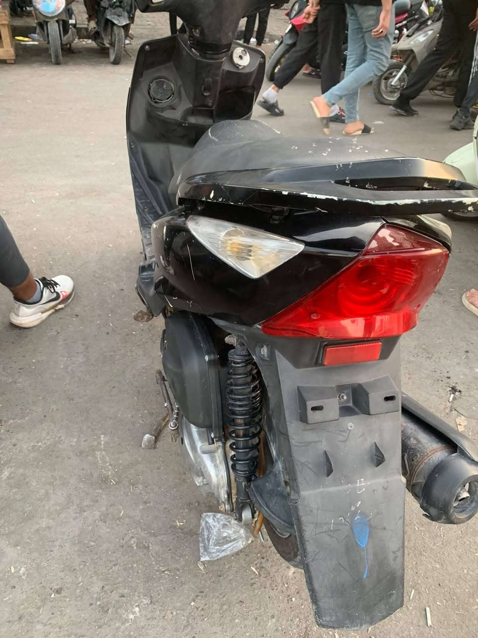دراجه ثعلب بلاديه بس الكفر الامامي مكسور كهربائياتهه كلهه شغاله رايدهه ب375وبيهه مجال مكاني مدينه الصدر سوك الكياره ه‍***********
