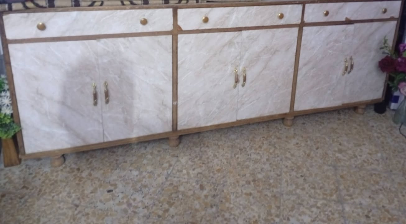 دوشك نفرين 20 
بوفية 60
ميز بلازمة 20 
صومية نفرين 10 
مكاني الحرية


**إذا كنت صاحب هذا الإعلان وتريد حذفه لأي سبب، رجاءا أرسل رسالة إلى الدعم الفني**