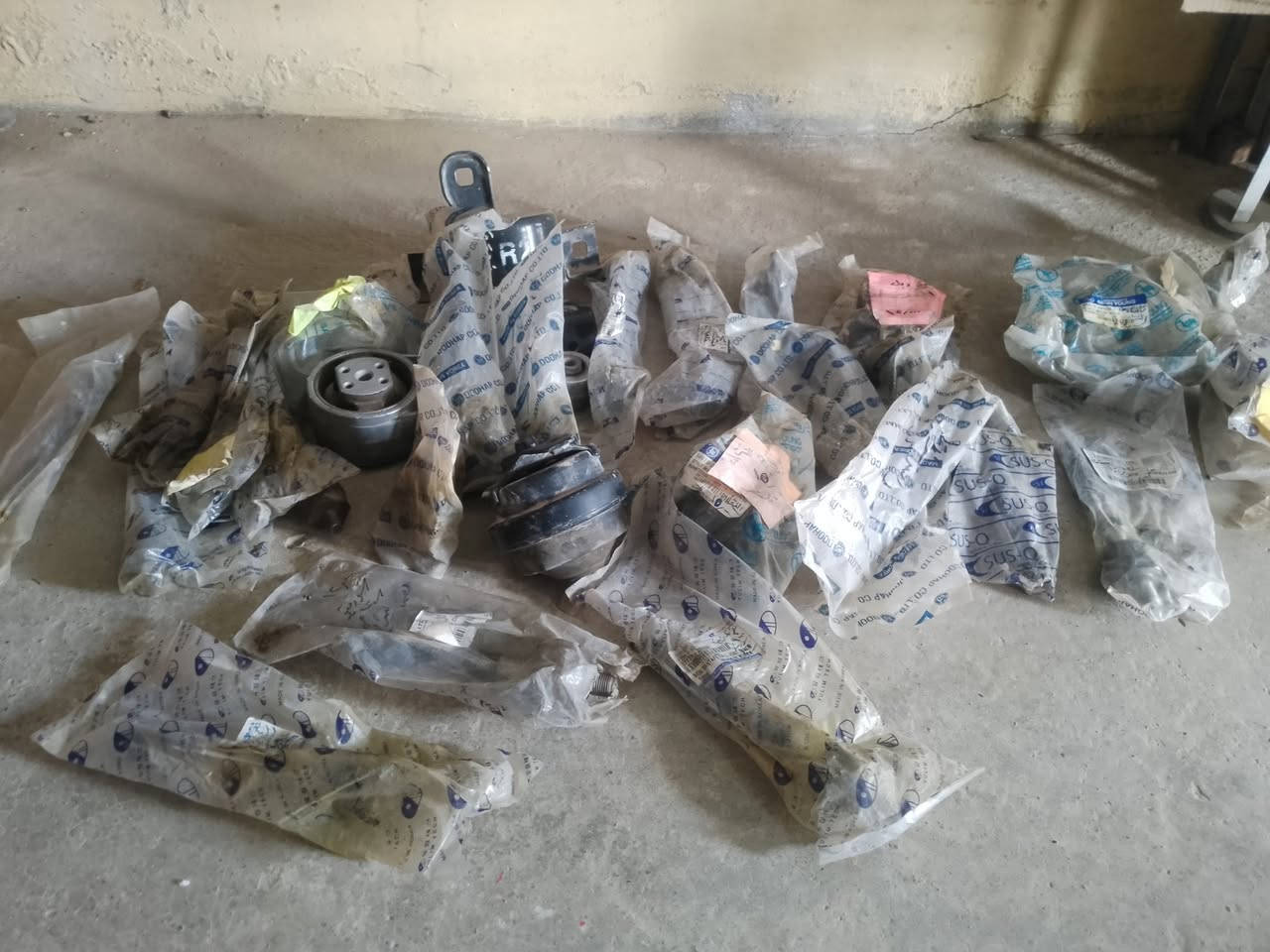 أدوات الاحتياطية جميع أنواع السيارات حديت
للبيع للبيع تصفيات محل 
راس روط سوزانا
لقمة استيرن كيا سورين ،سنتافي،سوناتا
فولط،شمعة افيو،النترا،سوناتا أوبترا امامي،خلفي
***********
