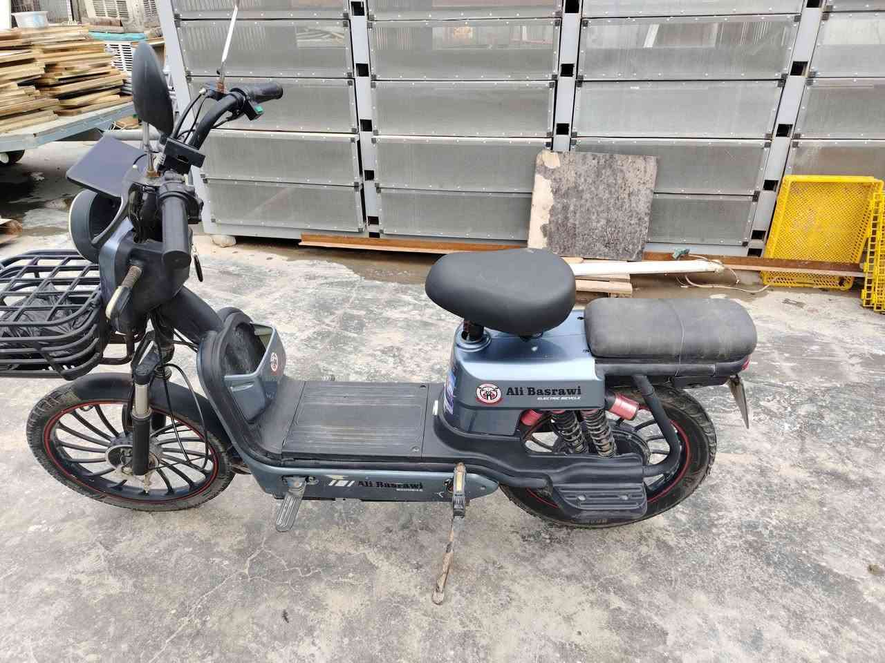 دراجة شحن للبيع بيها عطل كهربائي ابيع على هاي الحطة بطاريات كاملة نص عمر التفاصيل بالمقطع
سعرها نهائي 100 الف بدون عملة بغداد الشعلة شارع جامع الجوادين
*********** تحياتي للجميع
