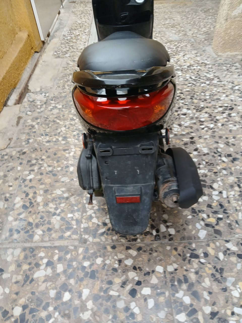 سلام عليكم للبيع دراجة بريز بغبغاء مكفولة كفالة عامة مابيهة نقص ماشية١٢ بعدة علة وضع المعرض السعر ٨٥٠ بيهة مجال بسيط موبايل ***********مكاني بغداد  مستعجل علة بيعتهة
