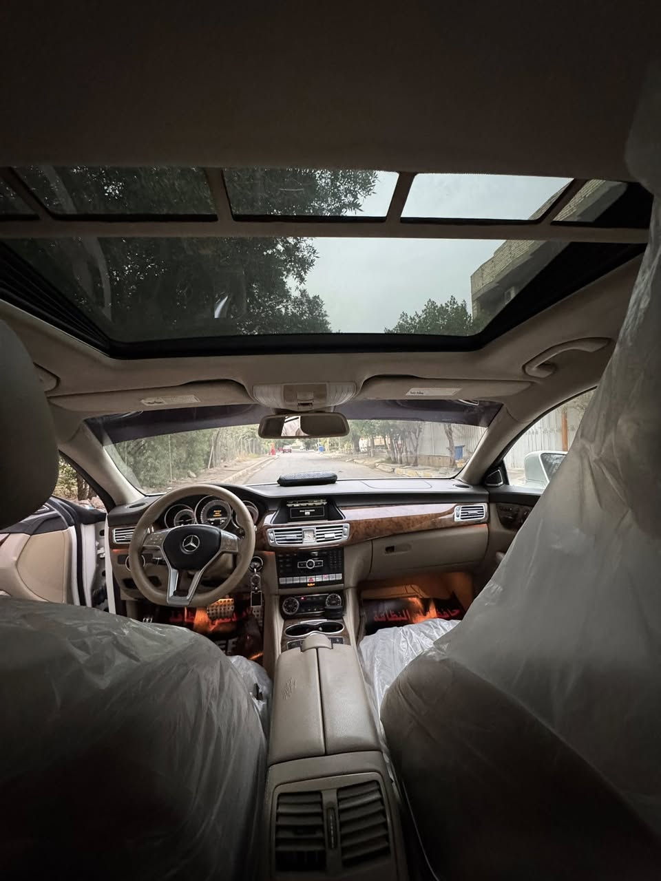 لبيع او مروس
النوع

 :_ مارسيدس 

الفئه :_ CLS 

حجم :_ 550 

الموديل :_ 2013

السياره امريكيه داخله كلين تايتل هنا صايره بيه طخه بسيطه مصبوغ بيه جاملغ امامي وباب خلفيه  باب تبديل نفس لوان  يعني قطعتين نص 

صبغ السياره فول مواصفات للاخير

سلايد

شاشه

جوبلسات(جكات)

كشنات جلد تدفئه + تبريد

كامره خلفيه 

برده خلفيه كهرباء

حساسات امامي خلفي 

كشنات وستيرن كهرباء

رادار امامي + نقاط عمياء(رادارات بالمري) 

صندوك كهرباء

وبعد بيه هواي مواصفات 

 مابيه كل نقص ومكانه بغداد
***********

السعر ٢١٥ قابل للتفاوض
