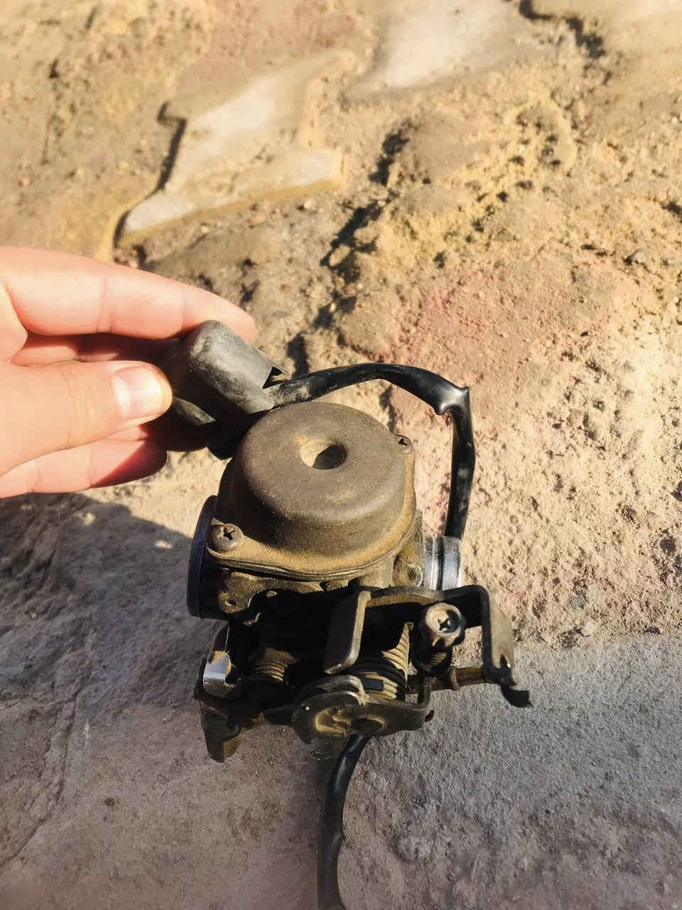 سلام عليكم كابريتر ماكس120شغاله للبيع 30الف مكاني دوانيه قضاء الشاميه ***********
