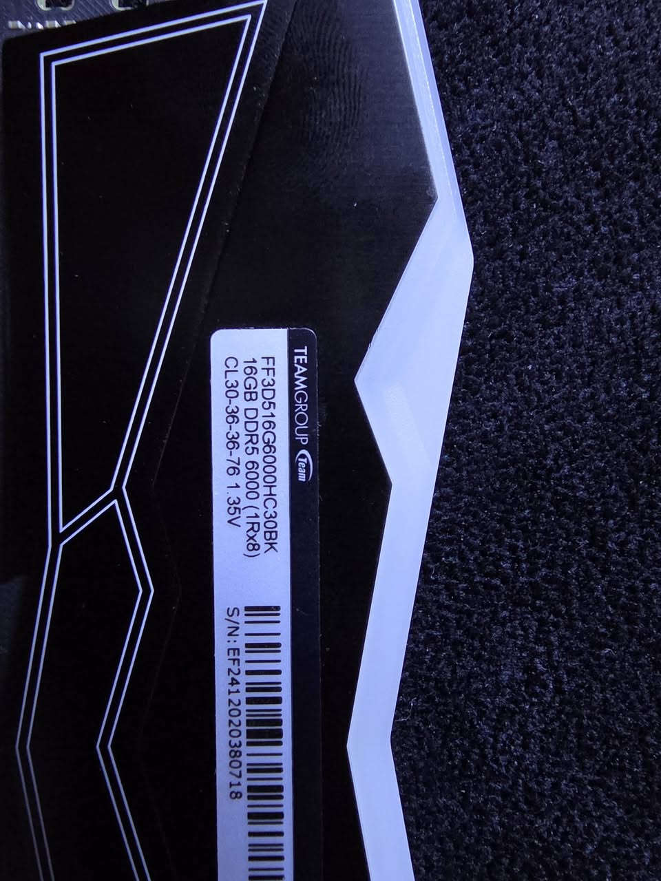 Teamgroup t-force ddr5 للبيع رامات
2×16 

32 gb 

CL30

6000 mt/s

استعمال مره وحدة سويت بيهن تيست على البيسي


**إذا كنت صاحب هذا الإعلان وتريد حذفه لأي سبب، رجاءا أرسل رسالة إلى الدعم الفني**