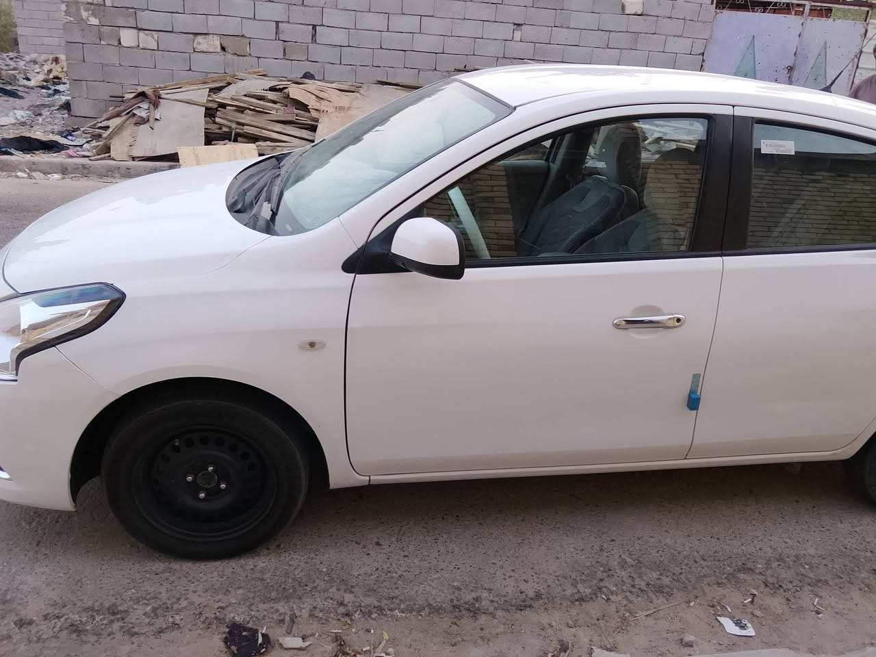 السلام عليكم نيسان سني هندي. موديل 22 .مبدل بيه جاملخ وبيه بارب بلبنيد شبر . وكيل محركه . وحداديه كلتله. وباقه شوفت العين سعره 98 ر.رقم ***********
