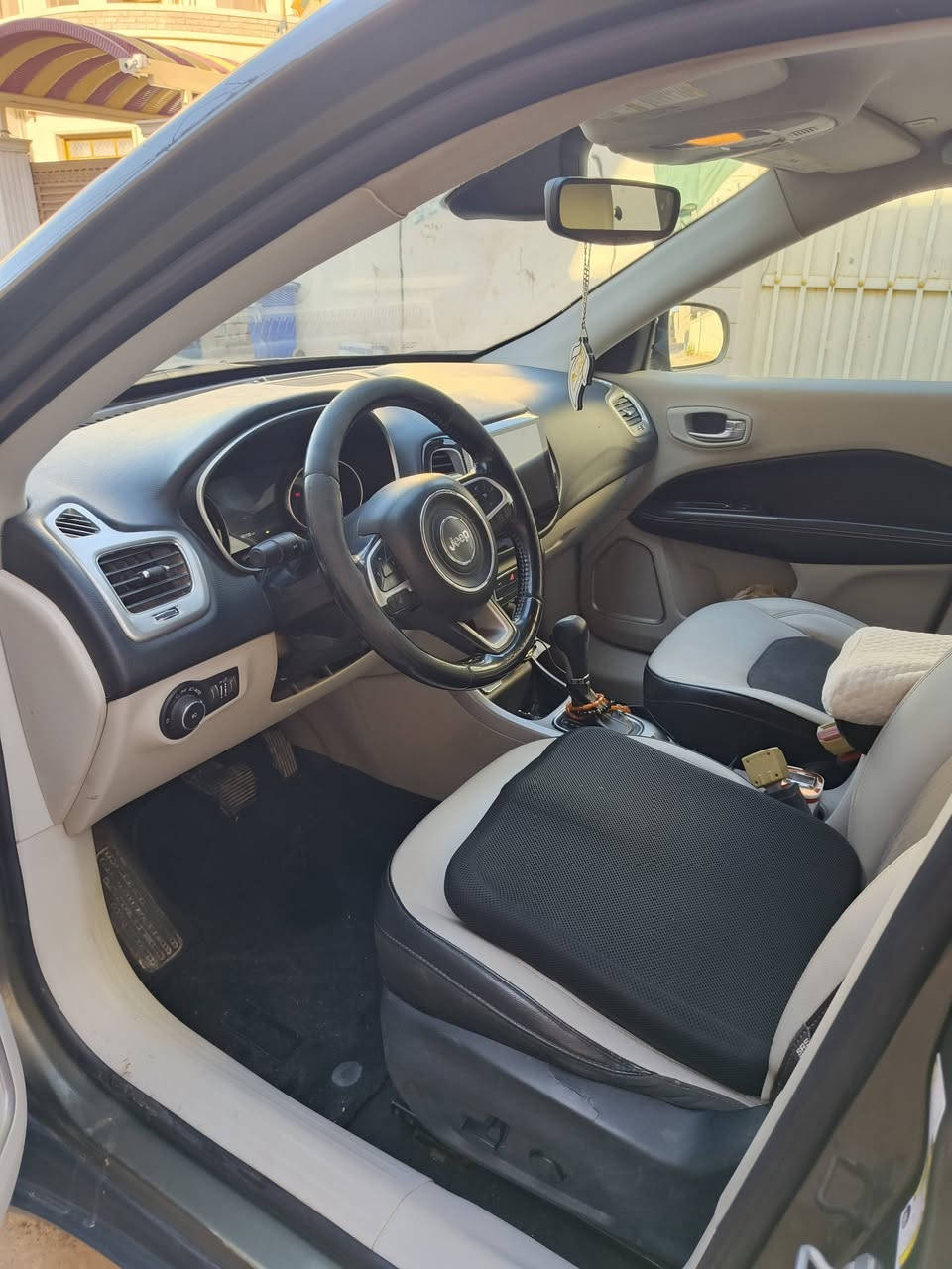 السلام عليكم جيب كومباس 2018 السعر 135 ورقه


**إذا كنت صاحب هذا الإعلان وتريد حذفه لأي سبب، رجاءا أرسل رسالة إلى الدعم الفني**