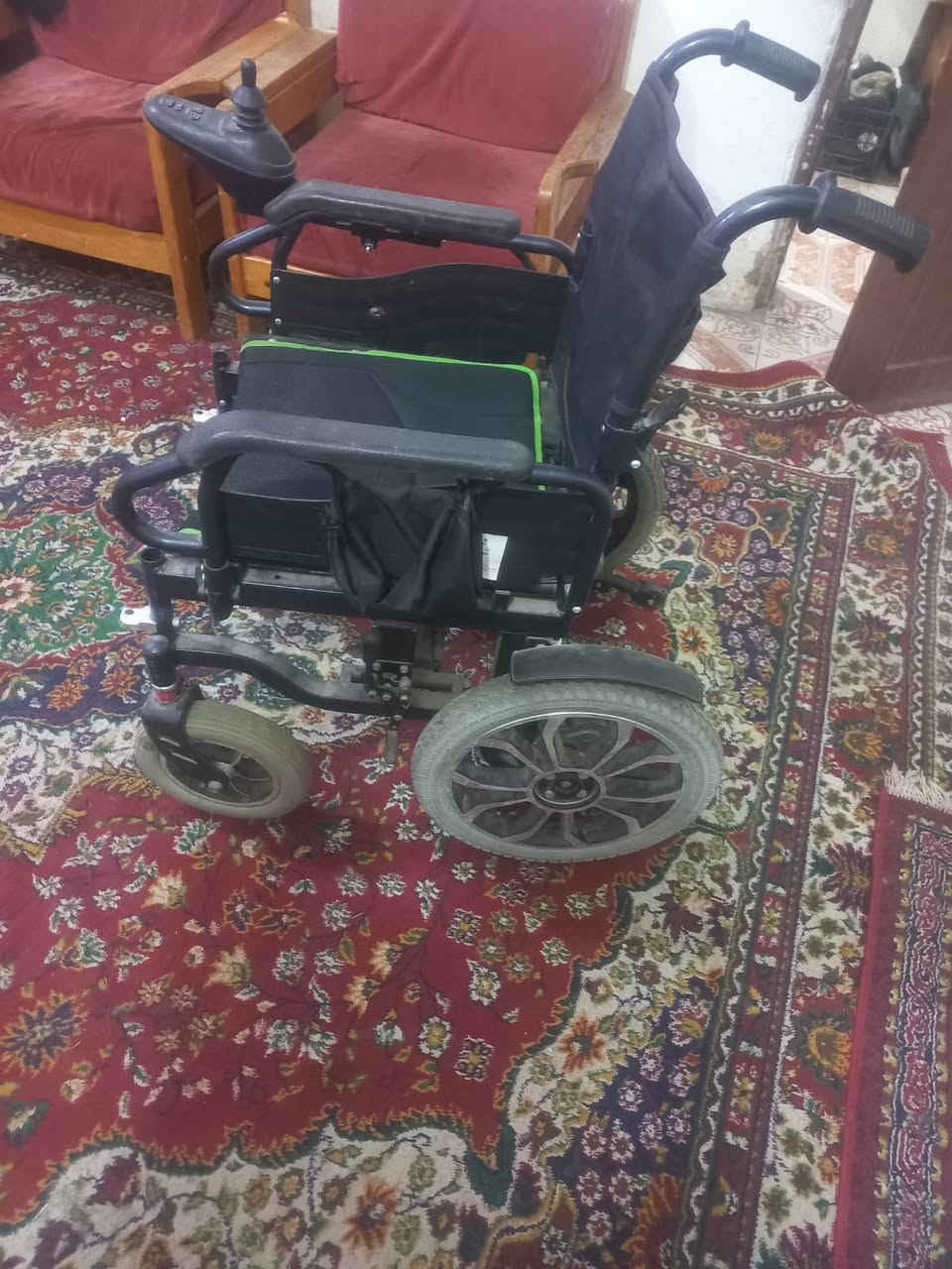 سلام عليكم عربانه شحن جديده بطاريتها جديده عربانه سالنه شهر من خذناها جديده ما بيها شي العربانه ما مستخدمه هواي سعر العربانه 475 هاذا رقمي اللستفسار *********** هاذا رقمي ثاني *********** عنوان العربانه بصره المعقل قرب مطعم باب الحاره
