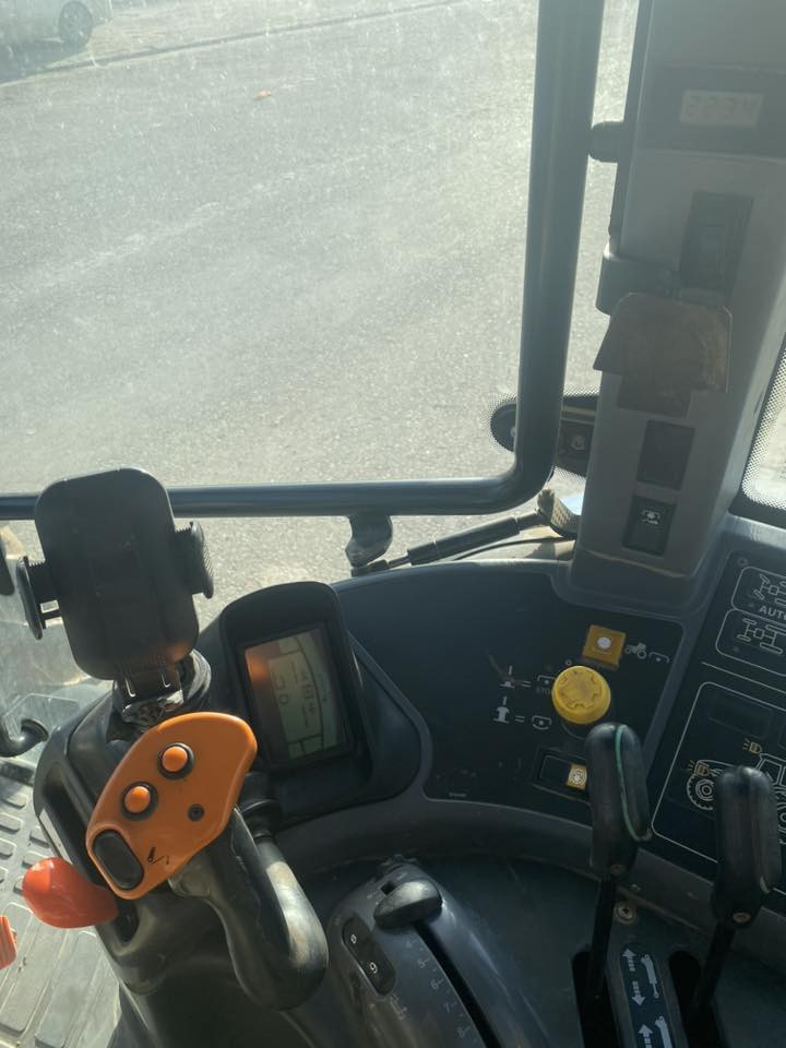 ماشاالله بۆ فرۆشتن تڕاکتۆری نیوهۆڵند مۆدیل 2007 هیچ شوێنەکی نەکراوەتەوە گێڕ مەرغوب حەجم 155 شوێن هەولێر  ***********
