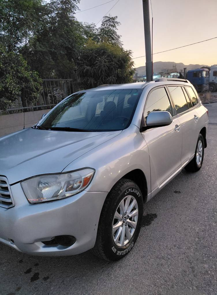 تيوتاهايلندر موديل 2010  ئوتوماتیک گیر و مەکینە باقزن وبێ دەعم  بێ لیدان سیارە گەلەک پاقزە و بی مەسرەف كير و مكينة و غرامات ب شرت دوو نيف قتعة تيدانة بولند و دةركةهي بشتي سعر 153 و مجال تلةفون *********** - *********** دهوك, العراق
