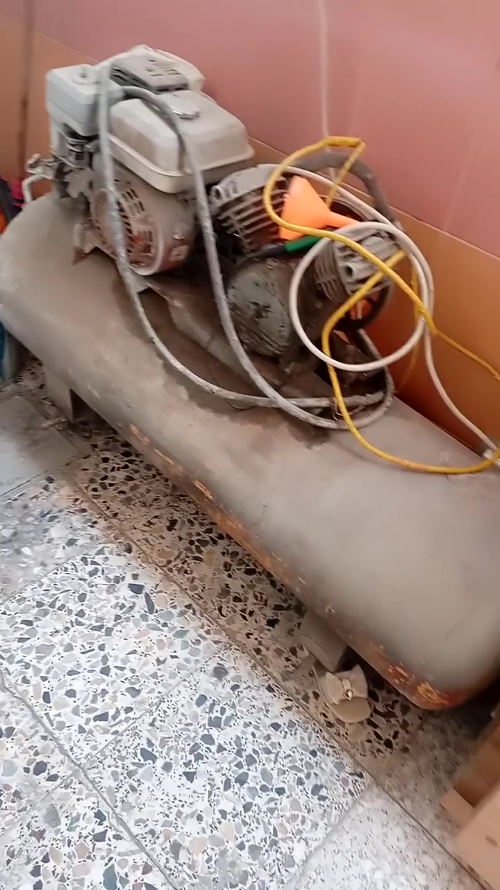 كمبريسر شغال حجم جبير ابو المولده المكان بغداد شماعيه ***********
السعر ٢٥٠ قفل
