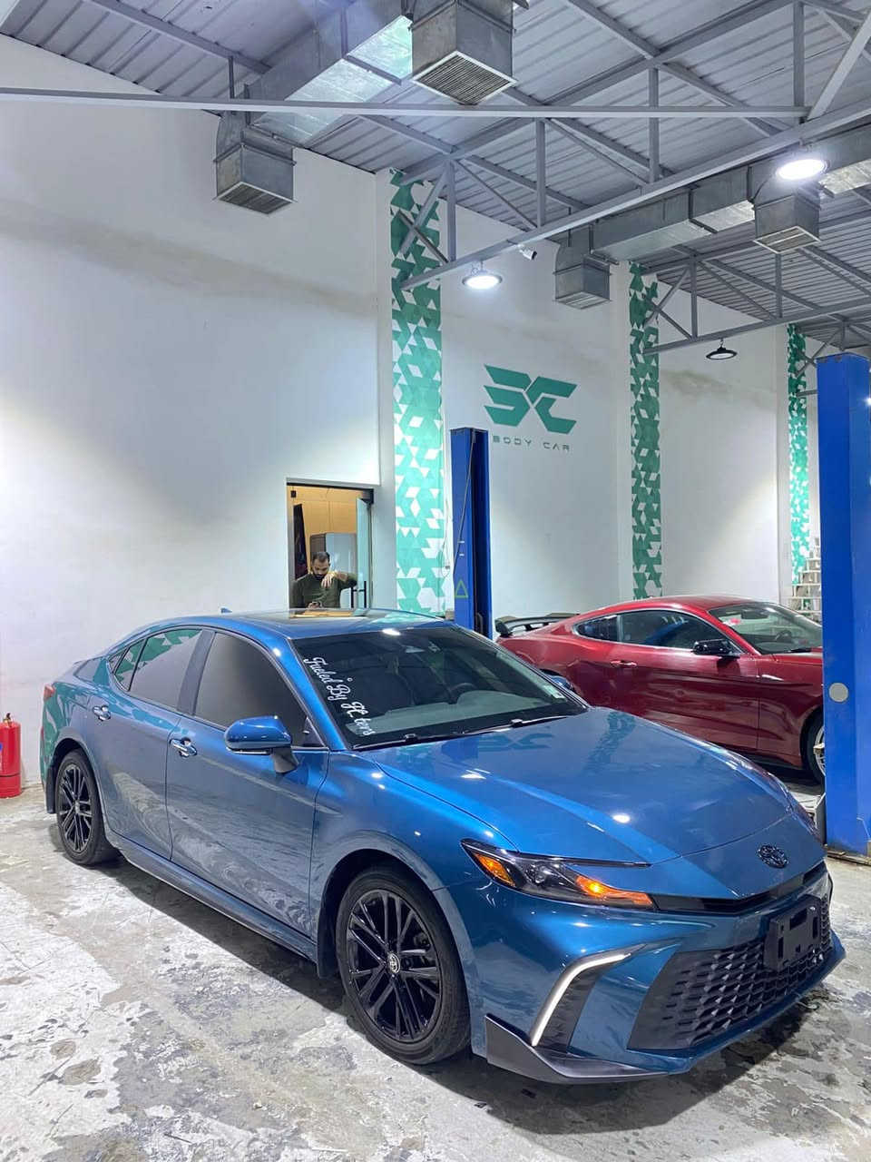 🚗 للبيع تويوتا كامري 2025 SE 🚗

🔥 وارد أمريكي – شكل جديد 🔥

📍 المواصفات:
✔️ فتحة سقف (سن روف)
✔️ شاشة كبيرة حديثة
✔️ مقاعد جلد فخمة
✔️ كرسي كهربائي
✔️ كاميرا + حساسات
✔️ تبريد اصلي مالت الشركة 
✔️ محرك قوي واقتصادي
✔️ قير أوتوماتيك ناعم

🛠️ الحالة:
🔹 جاملغ الامامي مبدل ومصبوغ
🔹 البنيد معدل ومصبوغ ربع أمامي
🔹 جاملغ خلفي معدل على البارد
🔹 باقي السيارة نظيفة ومرتبة

💰 السعر: 24,000 دولار
📉 قابل للتفاوض للجادين فقط

📞 للتواصل: خاص أو اتصال/***********
او زيارة موقع الشركة شركة الناجح للمزادات الامريكيه والنقل البحري والبري والتخليص الكمركي/ بغداد حي الجامعة نفق الشرطة 

🔥 سيارة شكل جديد وسعر مناسب جداً مقابل المواصفات 🔥
