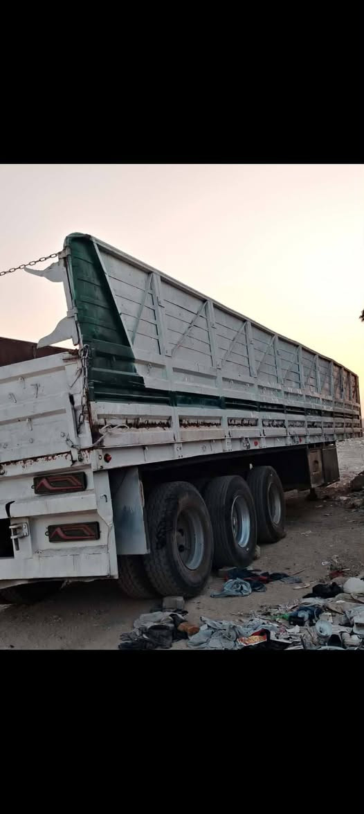 السلام عليكم مكلف بالنشر 
البي موديل 95 محرك 35 كير 210 كهربائي محور قليج سياره جوبلس محور سبرنك بيها منضومه مال قلاب مع عربانه 3 دناكير شاصي اروبي طول 13 ونص للاستفسار الاتصال على الرقم ***********
