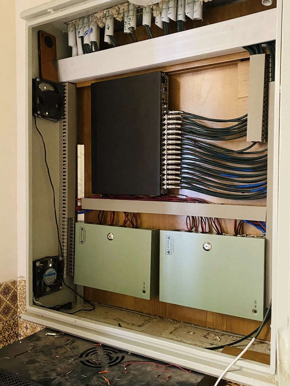 السلام عليكم: اسال الله ان يرزقك الجميع
الأمان لصيانة وتنصيب الكامرات
كادر متخصص لتجهيز وتنصيب وصيانة كامرات المراقبة 

العنوان / الأنبار : الفلوجة وضواحيها 
للاستفسار الاتصال على الأرقام /
***********
***********
***********
