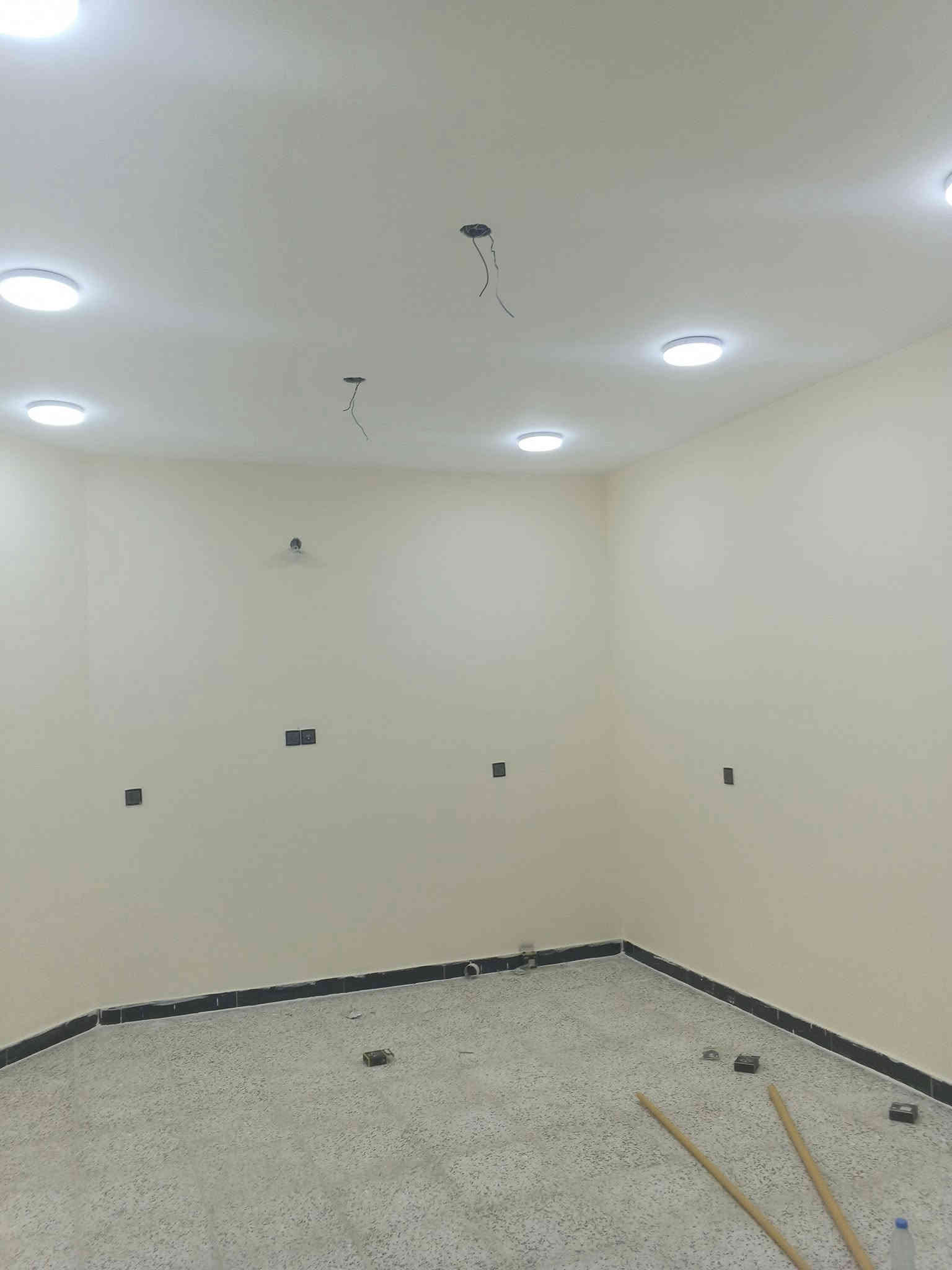 بيت للبيع ركن على ساحة خضراء وشارع 20 مساحة 160 متر 
في منطقة #حي_الحوراء (زين القوس ) قرب الحشد 
🔴#السعر 125 مليون 

بناء حديث غير مسكون يتكون من طابقين:

#الطابق_الأول مكون من ( استقبال+ مطبخ+ صاله+ غرف نوم عدد 2 + صحيات داخليه وخارجية+ منور يحتوي على باب مطل على الشارع الثاني)

#الطابق_الثاني غير كامل مكون من ( 3 غرف نوم + صالة + صحيات+ سطح ثاني) 

للتواصل مراسلة الصفحة أو الاتصال:
📍***********
