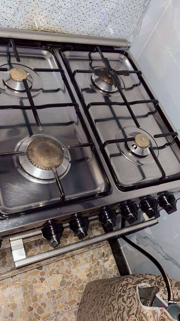 طباخ جديد بمعنى الكلمه سعره ١٣٠
ميز تلفزيون جديد سعره ٦٠
ميز طعام جام وكراسي ملكي ٢ سعره ٦٠
بغداد الغزاليه شارع البداله
***********
