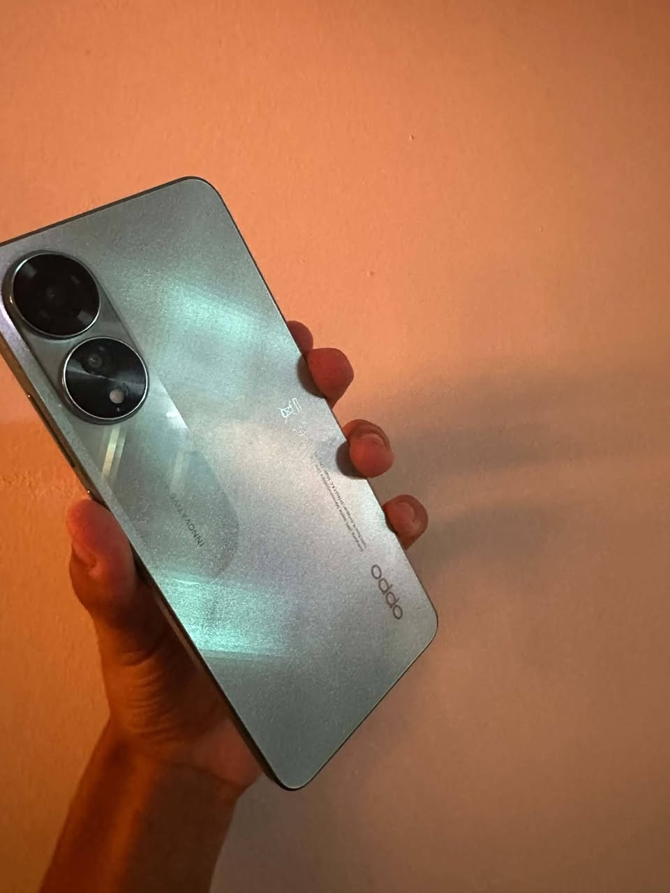السلام عليكم 
oppo A78 
جديد نضافه 100/100
ذاكرة 256
رام8+8
جهاز حيل نضيف ضهرو زجاج عاكس 
سعر 200 وبي مجال لطيبين 
واتس ***********
***********
