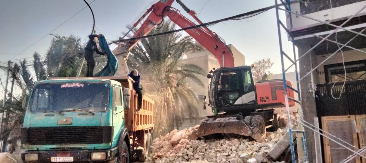 مستعدون لهدم الدور والبنايات وحفر الجفره وقطع البيوت المشتركه ورفع الانقاض وفرش السبيس والجلمود نعمل طيله الاسبوع ليلا ونهارا باسعار مناسبه                                    في بغداد هاتف *********** سامي
