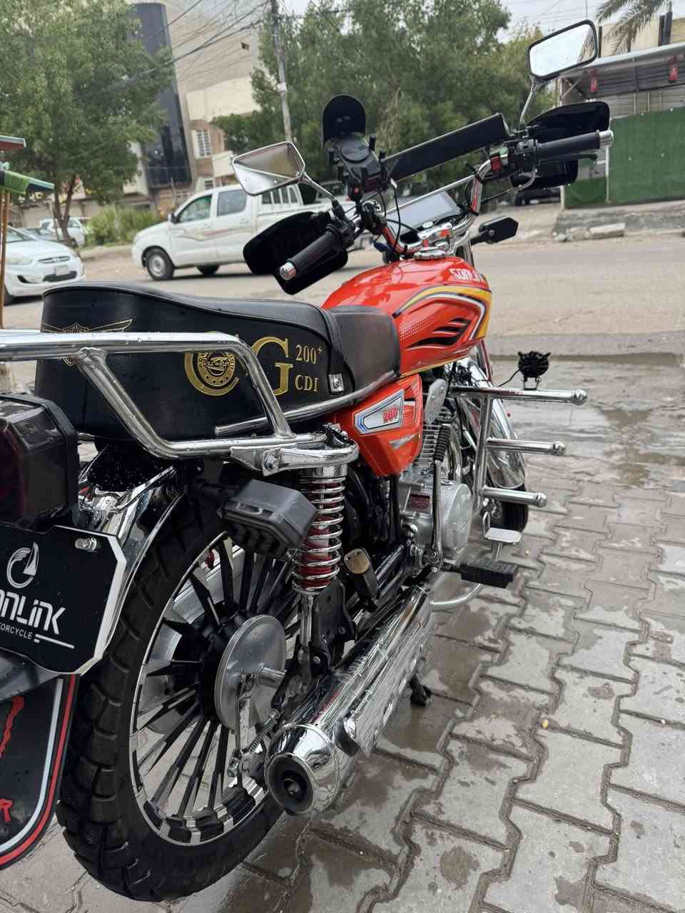 سلام عليكم دراجه ايراني موديل 25 اخت الجديد منزلها رمبه  علا أيدي اوراقها كامله السعر 950 وبي مجال والدراجه مماشيه هواي هذا رقمي ***********
