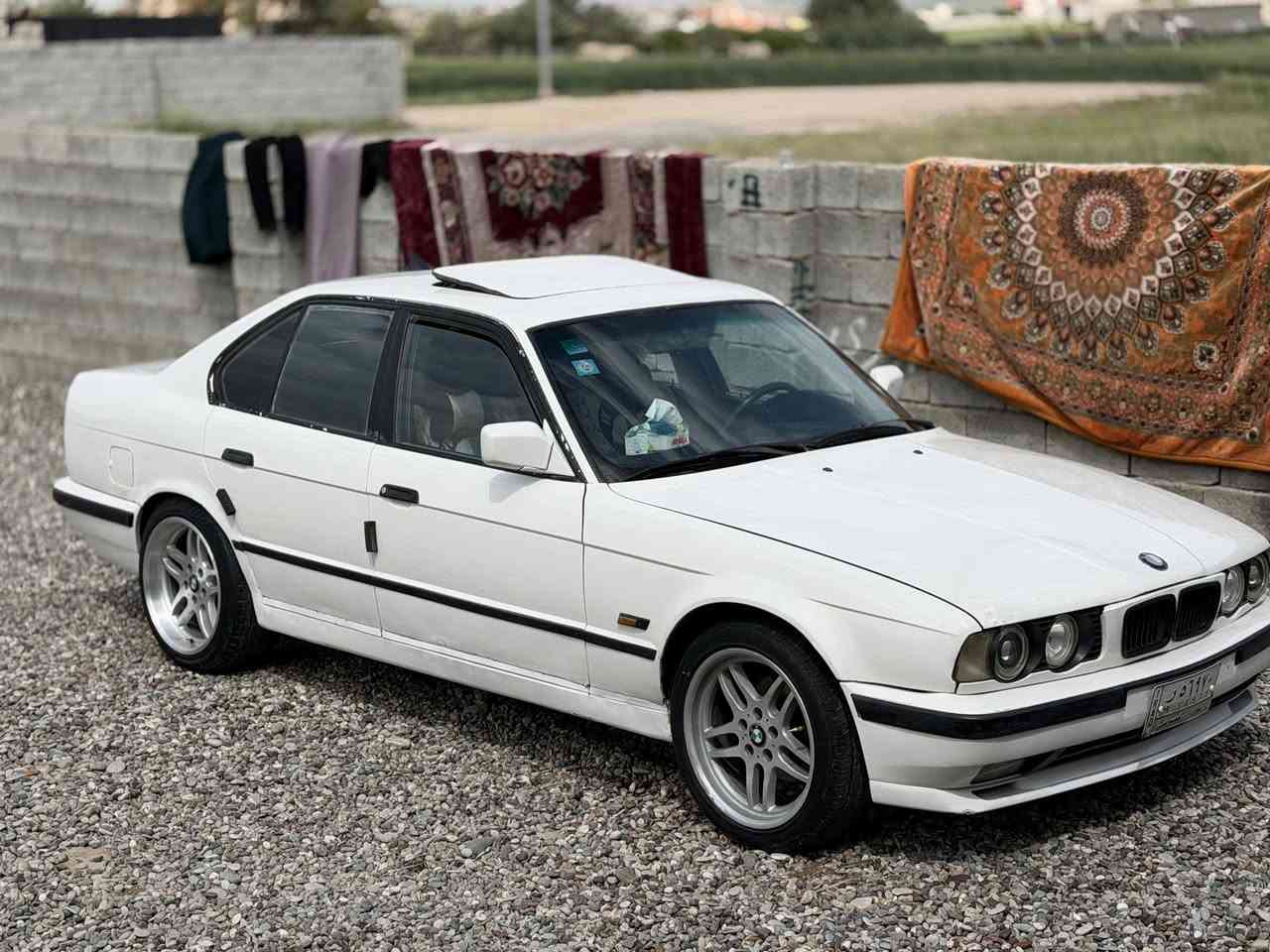 بي ام دبليو موديل 1992محرك 535كير اوتوماتيك كير محرك شرط شلعه تشك الكاع تبريد ثلج مركزي تدفئة تاير ويل جديد السياره متعوب عليه هواي صدر جديد وره وكدام عليها ادامه كامله بلكات نوزلات  جديد السياره مابيها لا طخه ولا ضربه بخ جماليه فقط شرط عل سونار السياره مثل الساعه مكان كركوك ***********واتساب
