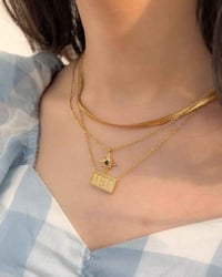 قلادة 11:11 • مطلية دايمة • ذهبي فضي