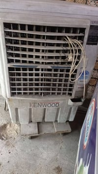 اخوان للبيع مبردة شغاله بيها كسر بسيط موضح بالصوره وتلفزيون شغال  وحدي...