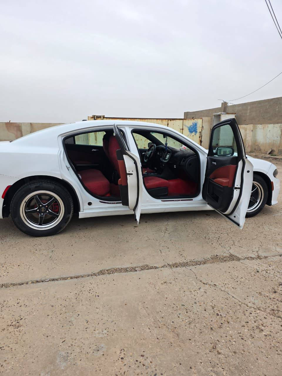 السلام عليكم جارجر مديل 18 بسمي حادث بنيد وجاملغ بدون دواخل سياره جاهزه من كلشي سعر 165وبيه مجال ***********
///***********
