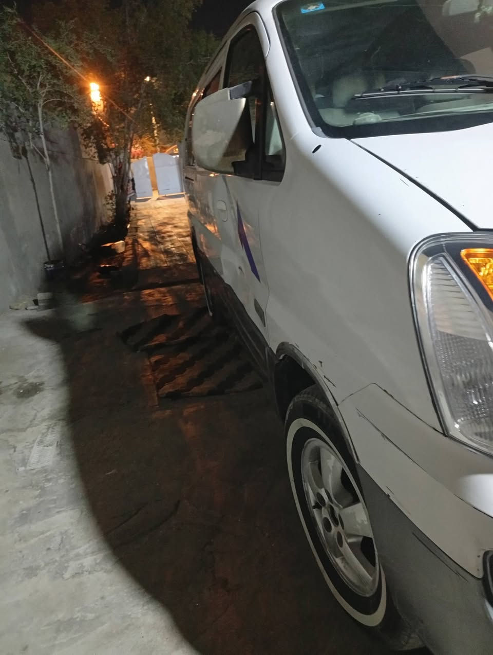 سلام عليكم ستاركس 2007 مسكر كير عادي 7 نمر بالنسبه للبدي مكفول بس انطخت طخه خفيفه بالباب العبري الكدام يرجع بارد  سياره بأسمي مصفره من كلشي تحويل مباشر رقم انكليزي بابل باقي على الاستلام السنويه قبل سبوع مجدده 
مكاني بصره ابي الخصيب 
***********
سعر 100 وبيها مجال
