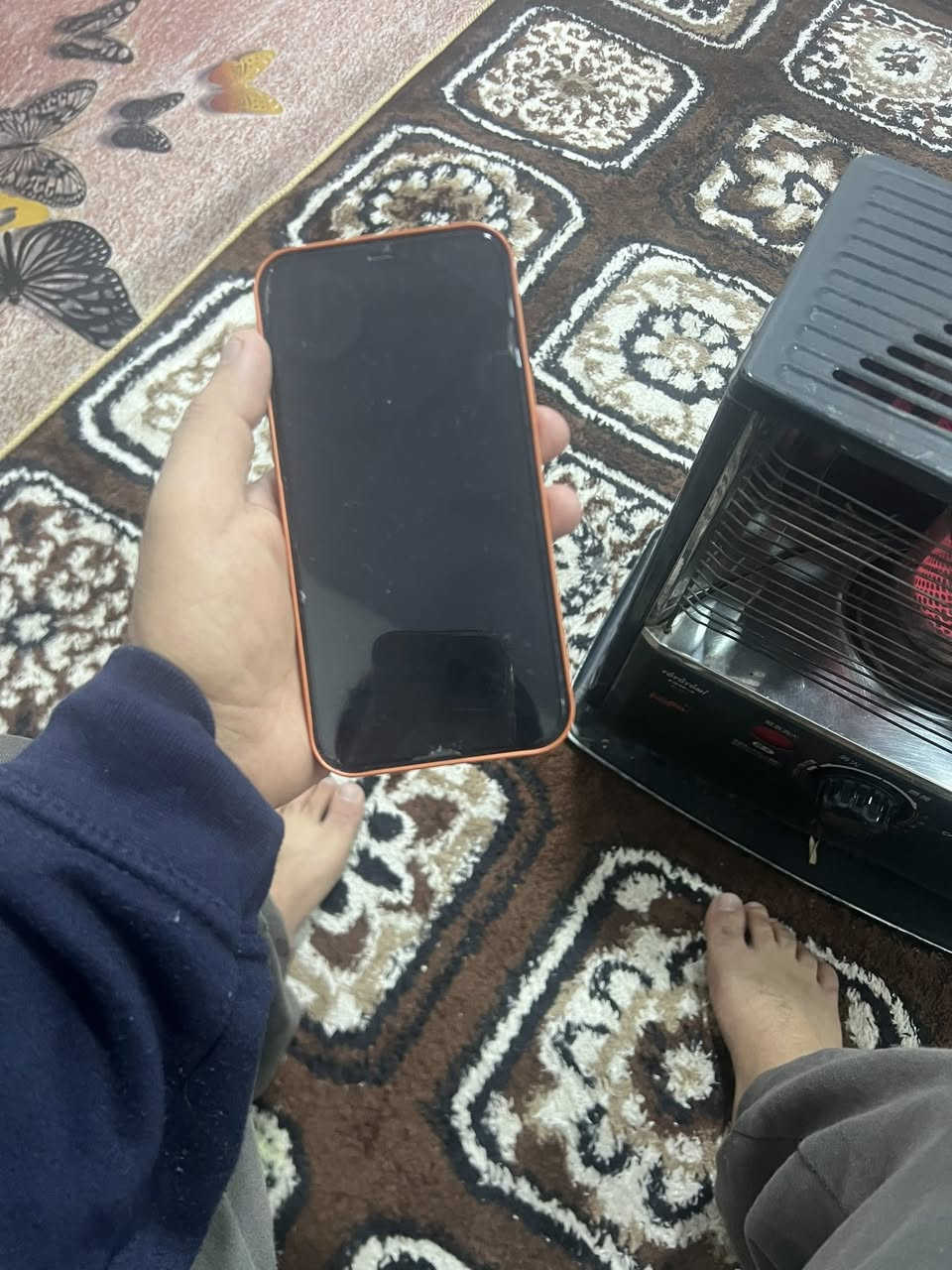 12 برو ماكس كله بلادي شرط بطاريه 80 ذاكره 256 فقط الضهر مكسور   ***********
