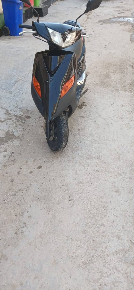 السلام عليكم دراجة ماكس ثعلب كابريتر مو نوزل الدراجة نظيفة كلش و ناعمة كلها شغالة مابيها كل نقص كهربائيات تخبل مكينة خير من الله مكاني بغداد الدوره  ***********السعر 600وبيها مجال حك الجيه
