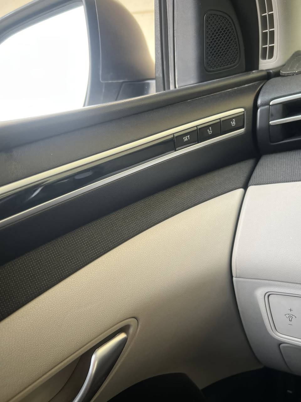 للبيع توسان 23 وارد أمريكي رقم بغداد فول واحد ع واحد اعلى موصفات  أربع كامرات رادار امامي خلفي جانبي توفق ذاتي اخوان السياره شيخطر أبالك موجود بيها حادث جاملغ وبنيد وحافت الباب بدون دواخل وتحويل مباشر السعر 18500 يعني دفتر وخمسه وثمانين ورقه اتصال وبيه واتس آب
*********** 
مكان السياره فلوجه
