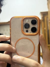 عندي ايفون 16 برو ماكس بطاريه 93 نضيف بس وكع مني والضهر نكسر مثل ماموض...