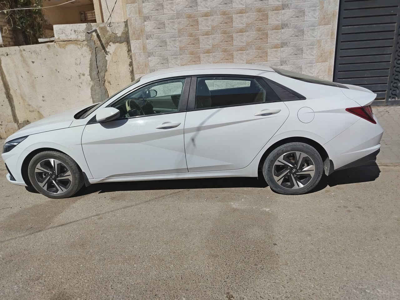 النترا خليجي الأصل موديل 2021 نضيفه ماعدا رصعات وطخات قليله السعر ١٦٥ وبيه مجال قليل رقمي مكاني نجف ***********
