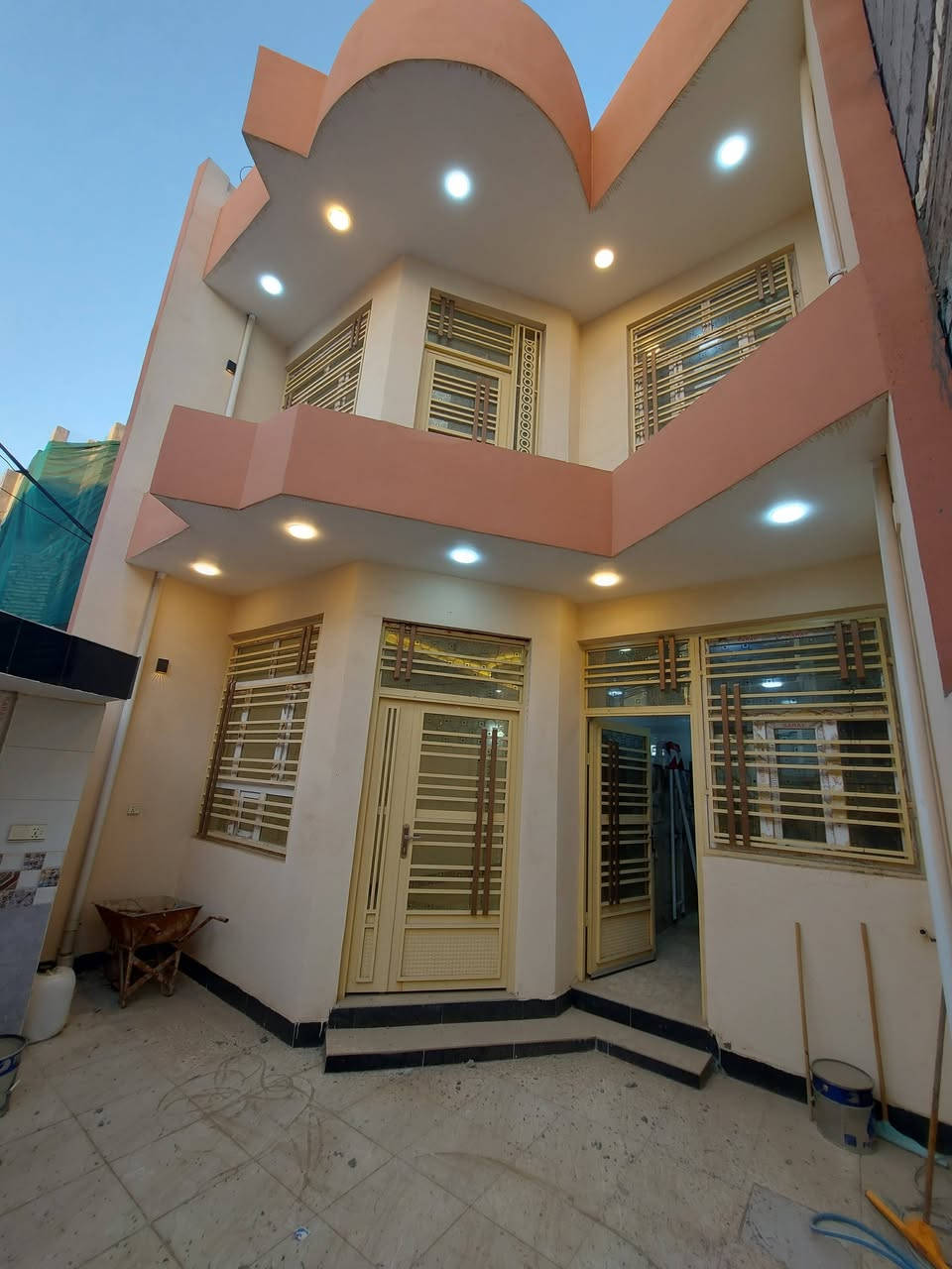 🏤 دار للبيع 🏚 الموقع بعقوبة البحيرة 💥 بناء حديث ⚜️ زيرو غير مسكون 🎈 موقع مميز 🛣 خدمات كاملة 🏭 خلف عمارة الباشا 🔱 نقل ملكية الدار في دائرة الطابو ☎️ لمعرفة السعر لطفا التواصل بالخاص ⭕️ مساحة ( ١٢٠ ) متر 🔺️ واجهه ( ٦ × ٢٠ ) متر 🏩 طابق الأول ( ١ ) غرفة نوم 🏛 وستقبال ⬜️ وصالة 🛖 ومطبخ 🛁 ومجموعة صحيات كاملة 🔶️ ومناور عدد ( ٢ ) 🏘 طابق ثاني ( ٢ ) غرفة نوم 🟨 وصالة 🛁 ومجموعة صحيات كاملة 🟦 مع سطحين ♨️ مواصفات الدار ✅️ الأرضية صب شريطي بتلو 💡كهربائيات الدار بوري دفن سعودي 💠 نقوش الدار مغربي درجة اولى 🎈 الأرضية بورسلين هندي 🛝 بايات الدرج بورسلين هندي درجة ممتازة ⬅️ مع محجر الدرج المنيوم ✅️ وكذلك يوجد مطبخ وكاونتر كامل مع اجهزته 🔹️ وغرفة نوم تركي درجة اولى ⚜️⚜️⚜️
للاستفسار مع مكتب المصطفى للعقار ☎️
 موقع المكتب ⬅️ مدخل العزات مجاور اسواق نوتيلا الغذائية 🛒 او التواصل على الماسنجر او الواتساب على الرقم *********** 📞📞
