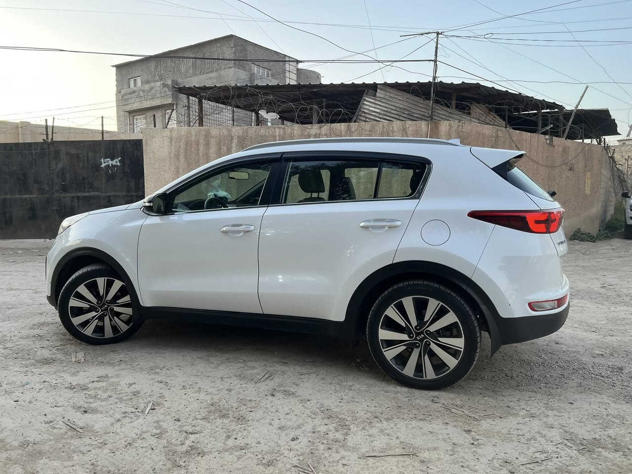 السلام عليكم
سبورتج 2019خليجي رقم بغداد باسمي 

كفاله عامة لا صبغ ولا بارد ولا تبديل حته دعاميات 

محرك ٢٠٠٠ دوش بلادي مامفتوح

كير بلادي مامفتوح

داخل بيجي 

مري شفط

زراك لايت 

قطعتين تبريد

حساس امامي خلفي

كامرة 

ماشيه 81 الف 

سيارة حيل نصيفه تجي وتشوفه

السعر 195 وبيها مجال 

مكاني ابو غريب الزيتون لاتصال ***********
