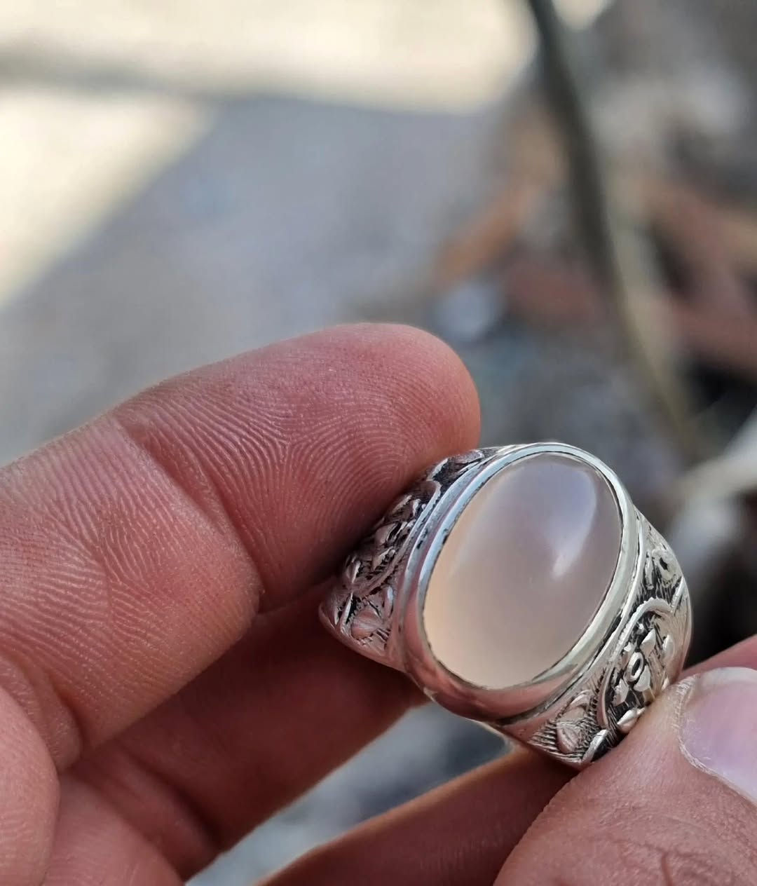 عقيق يماني ابيض قديم
جراخه اليمن القديمه 

صياغه الحاج طالب ابو مشتاق مختومه 

قياس 24/25

بغداد حي جميله 

***********

السعر 250 قفل قفل بل مزادت 350 مينطونه
