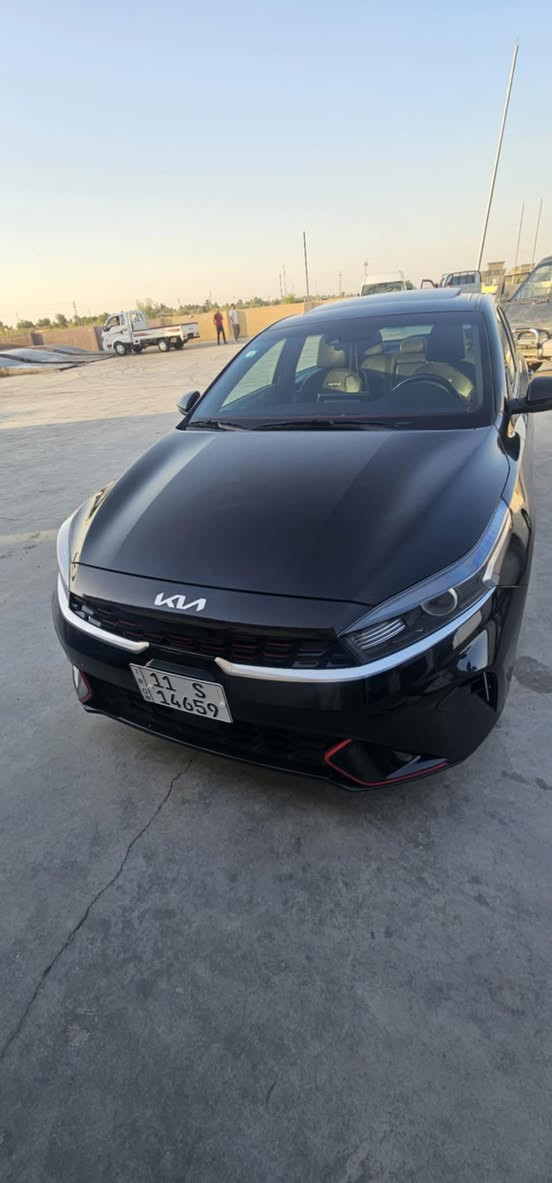 السلام عليكم فورتي 2023جي تي لاين فول مواصفات حادثها باب السائق والباب الوراه مبدلات نفس اللون 
ماشيه 46الف مايل 
رقم بغداد إنكليزي. 
مكينه 2000دوش المرغوبه 
بصمه أبواب وتشغيل 
تشغيل عن بعد وثلاث انضمه قياده 
اوتو هولد 
كامله تخم تاير جواها مناقصها كلشي 
السعر 162&
مكان السياره بغداد ابو غريب 
***********
