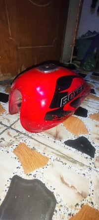 تانكي بوكسر اصلي احمر بي رصعات ثنين فارغ بس قبغ موجود سعره ٣٠ الف مكان...