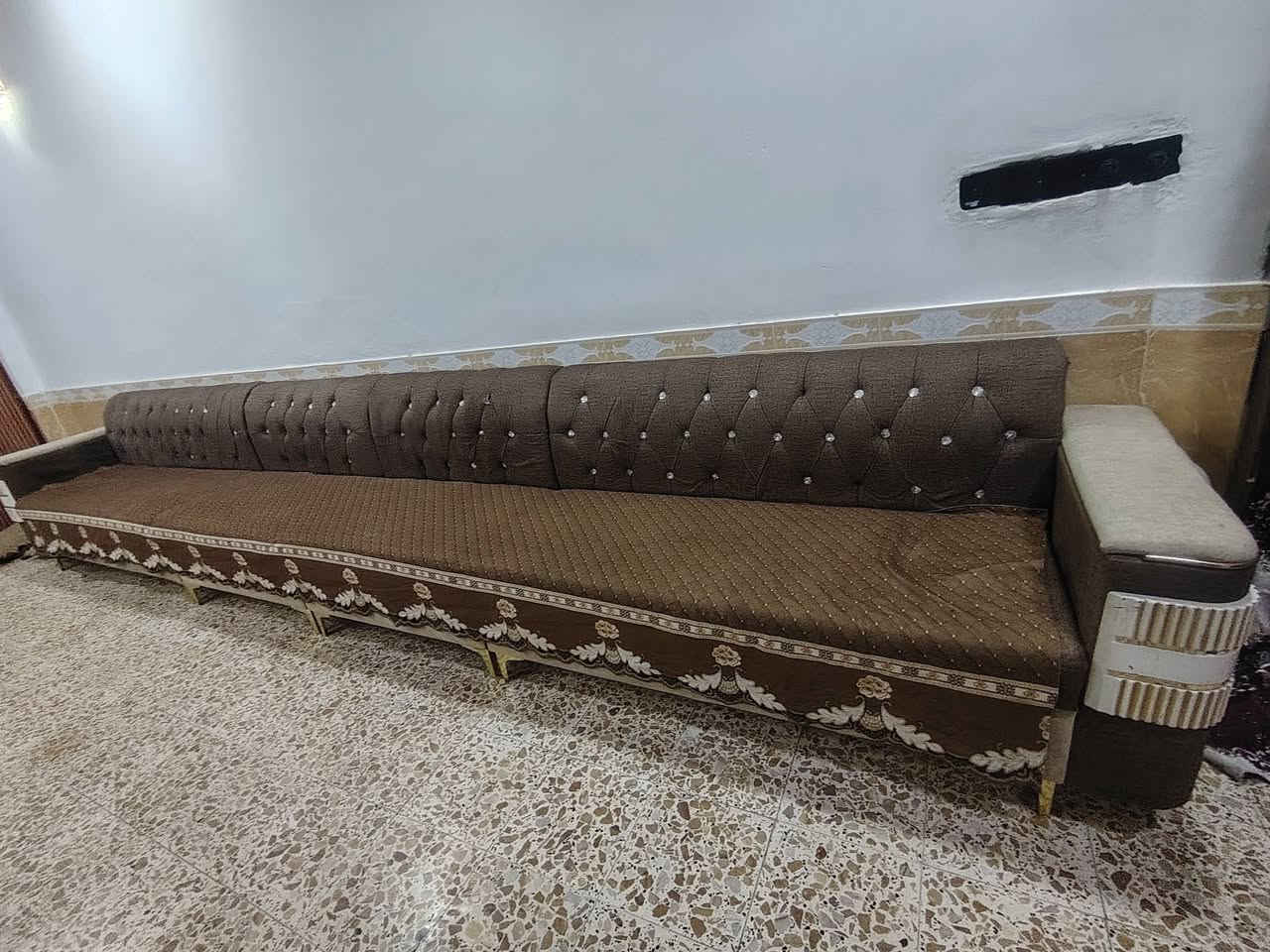 بسم الله الرحمن الرحيم
سلام عليكم تخمين قنفات  عشر قطع للبيع السعر 800وبيهن مجال  العنوان العماره ابو رمانه ***********
