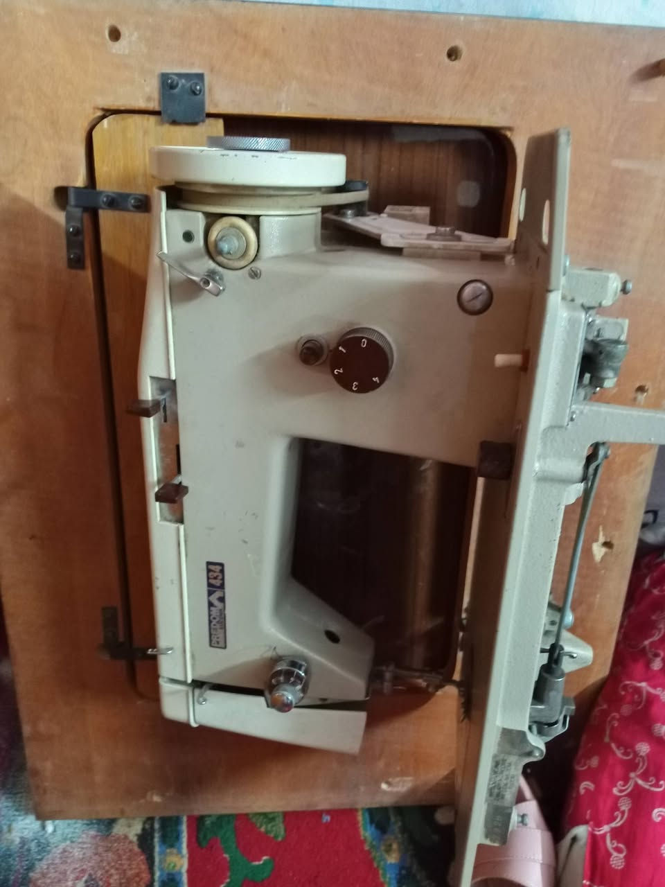 بولوني صنع بولندا #توزيع_الاسواق_المركزيه_سنة 1976
مكينه خياط عدل وزگزاك 
ابيع عله وضعها مو كاملة بس نضيفه كلش 
قيم السعر بليرضي الله 
  
العنوان  بغداد اتواصل ***********بي واتساب
