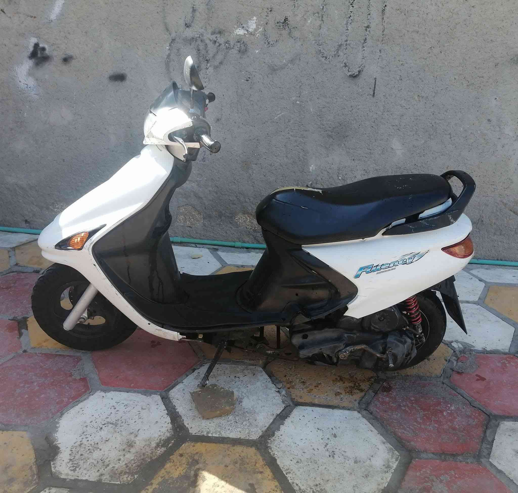 السلام عليكم دراجه فراشه فحل دسك ياباني 🇯🇵 سرعتها 140 محرك ناعم لاتبخير ولانضوح يعني محرك جديد تجي وشوف بعينك  شلعه ومعدل تشك الكاع دبلات جدد بعدهن كفرها بلادي كلشي شغال بيها ماعده الباتري نقصها لو شحنه لو تشتري باتري جديد #مكاني_كربلاء_طوريج  بيع مستعجل الشراي يتصل على الرقم  ***********
السعر ب 350 وبيها مجال حك جيه
